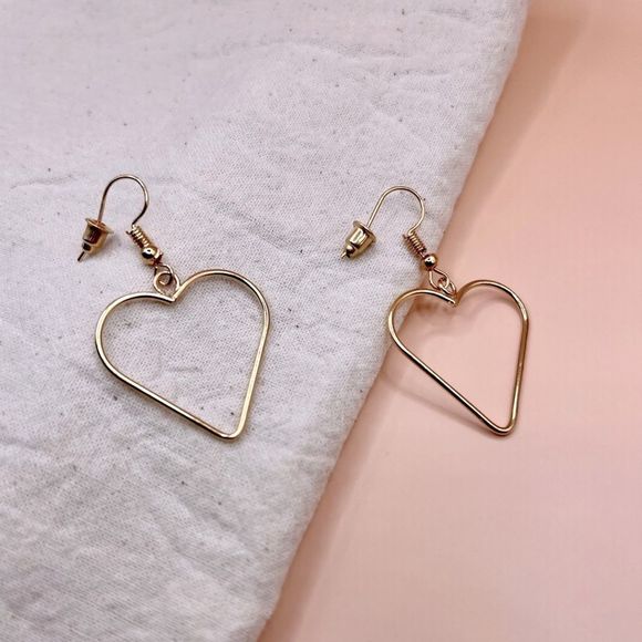 7/$30 Gold Hearts DANGLES - Picture 2 of 5